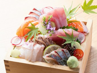 四季折々の海の恵みを彩る『刺身盛り合わせ』　大（5～6人前）