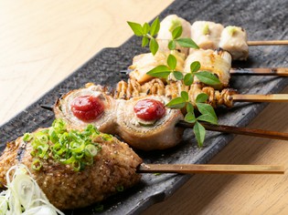豊かな風味と肉汁の絶妙なバランスが自慢の『自家製つくね』
