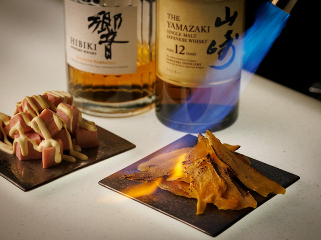 『炙りスパムの焦がしマヨネーズ和え』と『ドライマンゴーの炙り』