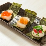 最高級のホタテに、最高級のうに、いくら、梅を挟んだ贅沢な一品です。
是非ご賞味ください。仕入れ状況により、料金が変動いたしますのでご了承ください。