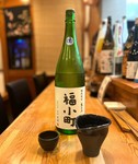 秋田県の日本酒で、生原酒らしい華やかな香りがありながら米の旨みがグッと押し寄せる日本酒らしい日本酒です！