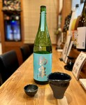 青森県七戸町の日本酒で、フレッシュでありながら、厚みのある味わいが特徴です！
普段、日本酒を飲み慣れてない方や女性の方でも、大変飲みやすいです！