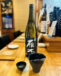 山口県の日本酒で、2016年にANAの国際線ファーストクラスで提供された日本酒として有名です！フルーティで華やかな香りの後に、しっかりと米の旨みや味を感じられます！