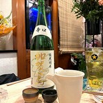 酒造りに最も適した厳冬の時期に、じっくりと低温醗酵。軽快でキレの良い辛口でありながら、おおらかに米の旨味が広がります。