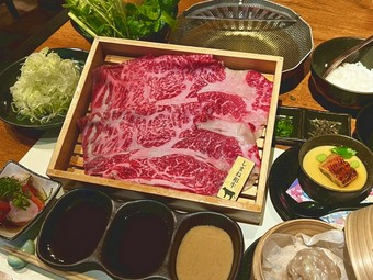 特選のしまね和牛です。口に入れるとやわらかさと旨みが際立ちさらっとした脂はしつこさを感じさせません。