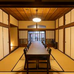 優雅な時間を過ごせる場所として、格式あるおもてなしを提供