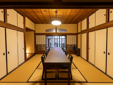 優雅な時間を過ごせる場所として、格式あるおもてなしを提供