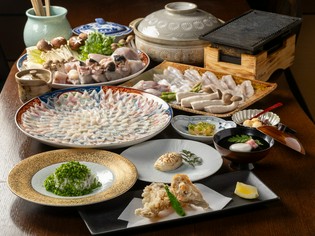 下関のふぐ、唐戸・仙崎などの漁港で競り落とされ海の幸