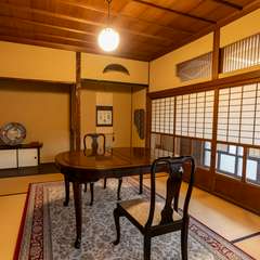 一つ一つの料理を美しく完成すべく、丁寧に包丁を振るう