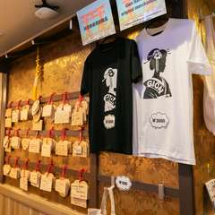 祇園の夜に似合うデートスポット。絵馬でも楽しい思い出作りを