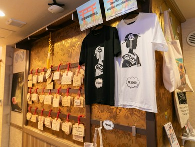 祇園の夜に似合うデートスポット。絵馬でも楽しい思い出作りを