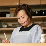 国内外問わず、多くのお客様が訪れる【祇園　開福食堂　ハルハル】。日本ならではの食文化であるしゃぶしゃぶ・すき焼きに、和を感じさせる空間で、祇園での素敵な思い出作りをサポートしてくれます。