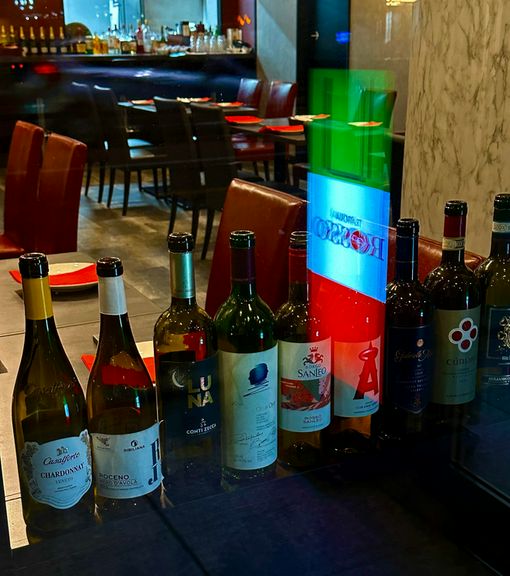 種類も豊富に取り揃えた150分飲み放題で心ゆくまでお酒を楽しむ