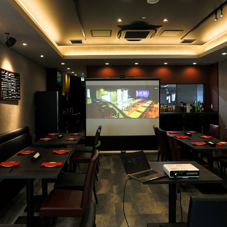 プロジェクターも完備、宴会や各種パーティーに最適