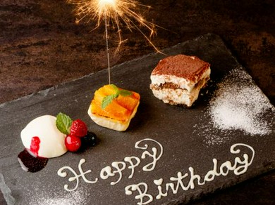 記念日など特別な日を彩るお祝いプレートをプレゼント