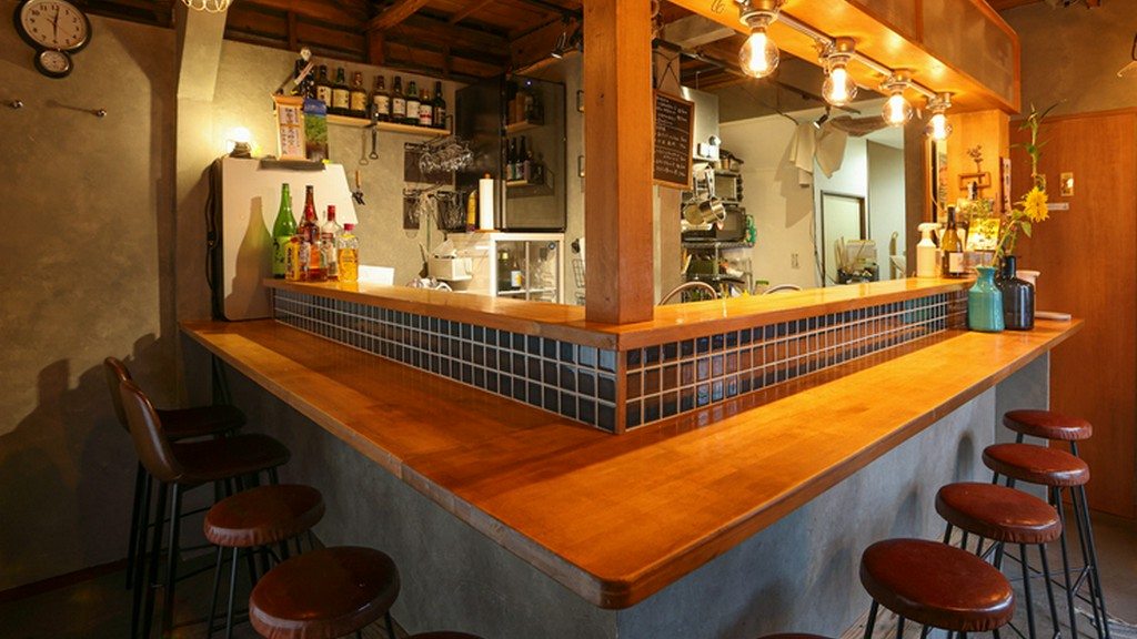 リセンヌ小路の裏手に静かに佇む、My隠れ家にしたい店