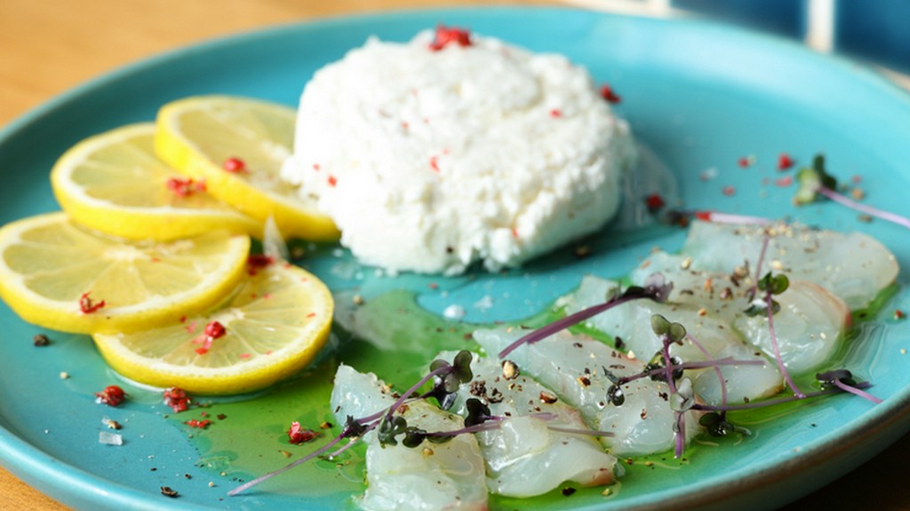 季節の料理に合う日本酒も充実。銘柄入れ替えで各地の地酒が登場