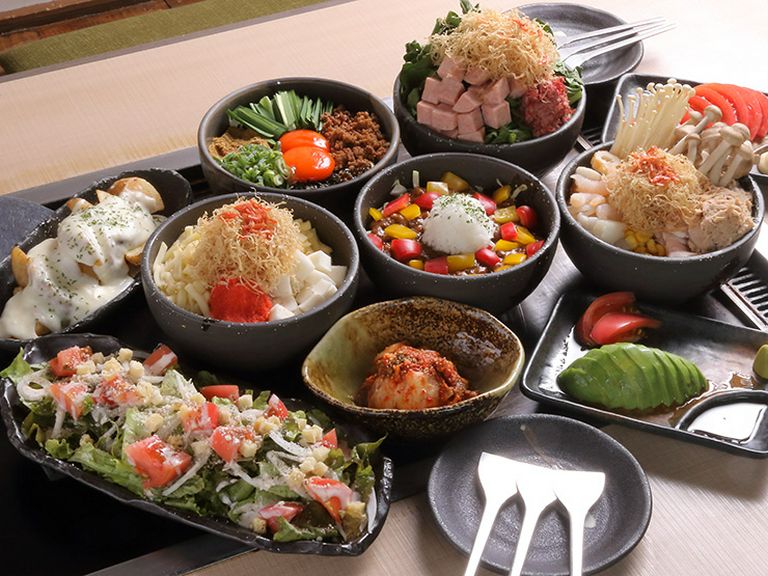 お好きなもんじゃをお選びください♪他にも鉄板焼きやホイル焼き、一品などがお楽しみいただけます!