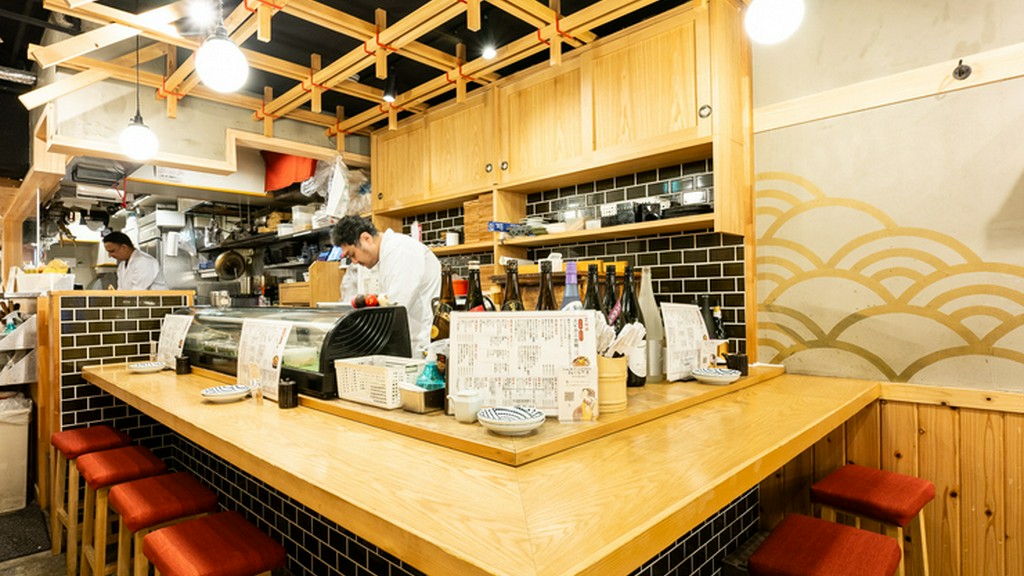 ふらっと立ち寄れる寿司居酒屋。一人時間を贅沢に
