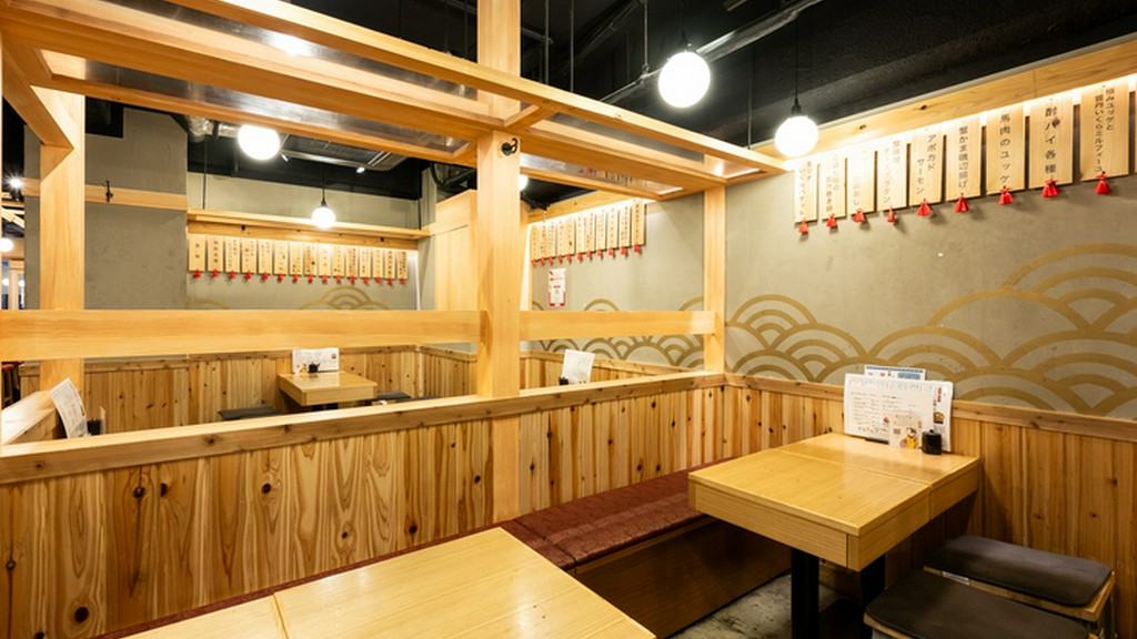 テーブル席でゆったり。彩り豊かな寿司で特別なデートを