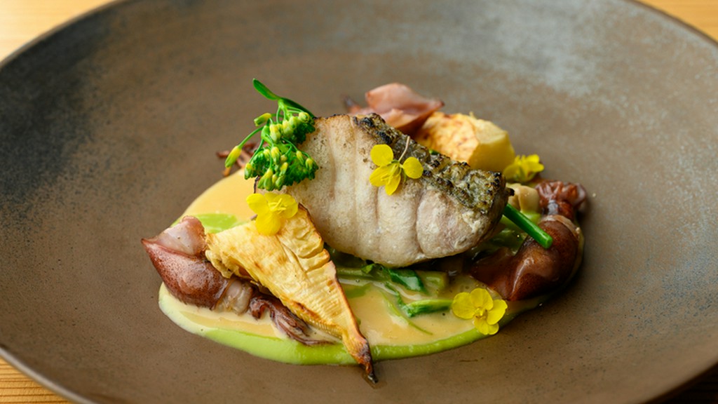 春の恵みを凝縮した一皿『魚料理』