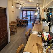 築１００年の京町家を改装。
落ち着いた空間でゆっくりできます
京都北部の食材と自然派ワイン
女性のお客様多数ご来店♪



