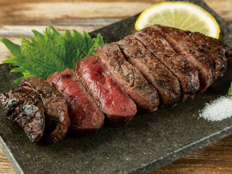 姉妹店の匠が選ぶ極上の和牛や特選牛も楽しめます。