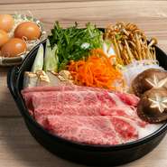 すき焼きを存分に楽しんでいただけるコースです。
※12月の2週目の金土日、20日～1月4日まで年末料金として単品の場合10％食べ放題、コースは一律550円(税込）を頂戴します