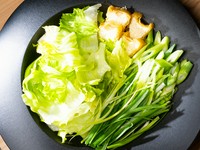 九条ネギ、千寿ネギ、白髪ネギ、キャベツ、レタス、セリなど。