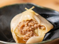 極上豚肉を点心で楽しめる『梅山豚の塚原牧場直送の小籠包』