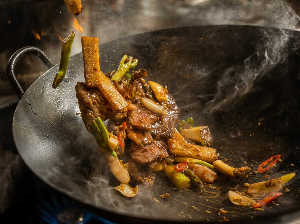 肉好きが拍手喝采したくなる黒毛和牛を使った中華を用意