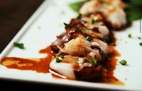 自家製の醤油ソースがけ
※生きたタコ（サンナクチ）ではありません