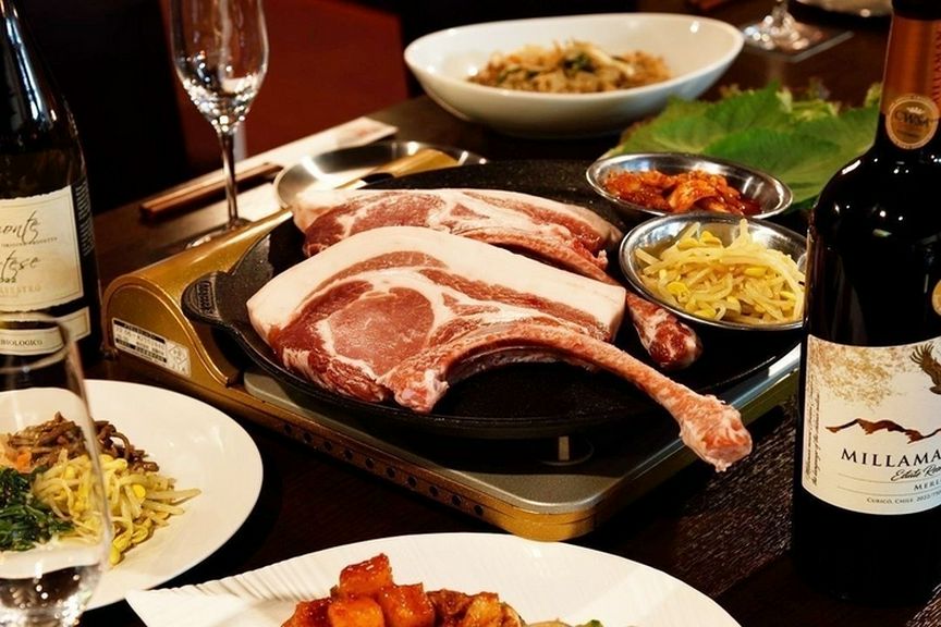 《岩中三元豚一頭買い》特上骨付きサムギョプサルセット