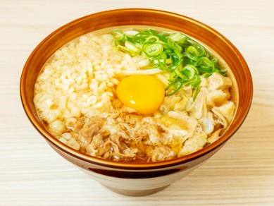 5種類のトッピングが至福の味わいを生み出す『勝衛門うどん』