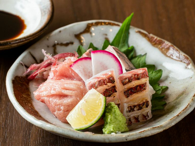 お造りは店主が選ぶその日のお魚を盛り合わせに
