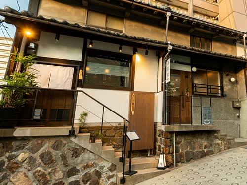 築120年の古民家で心地よい食事のひと時を…