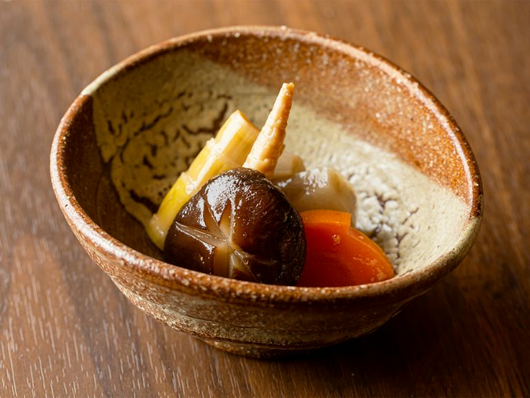 上品な味付けに仕立てた季節の旬野菜や海鮮を使ったお料理。