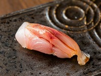 職人が厳選した天然の地魚を親しみやすい価格で頂けるコースです。