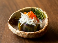 職人が厳選した天然の地魚と一口アテ5品以上を親しみやすい価格で頂けるコースです。