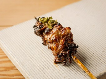 希少部位『食道』に香り高いビャクシンを添えたインパクトある1本