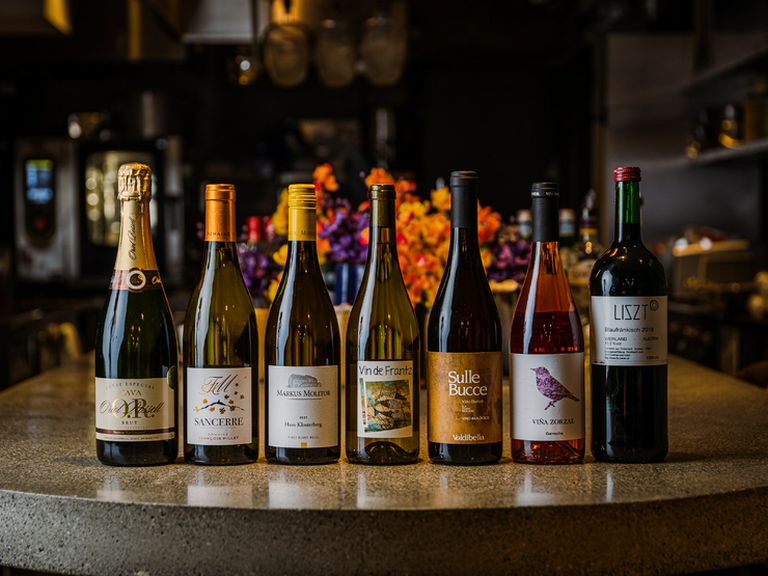 タイ料理と互いの旨みを高め合う、ナチュラルワインをセレクト