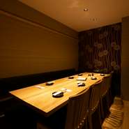 家族団らんでの食事会や仕事関係の集まり、友人同士の飲み会、誕生日や記念日は個室での食事がオススメです。8名前後であれば個室を使って、ゆったりとくつろぎながら食事を進めていきましょう。