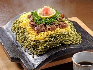 そばの香りや出汁、見た目にもこだわった『〆の瓦そば』