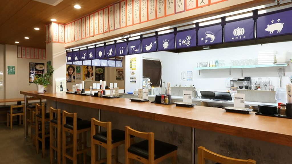 天ぷらを揚げる臨場感を間近に、一杯楽しめるカウンター