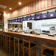 天ぷらを揚げる臨場感を間近に、一杯楽しめるカウンター