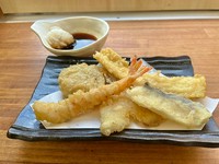ホタテ・イカ・エビ・白身・キスが入っております。