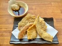 とりもも・とりムネ・とりササミ・ブタ・ウインナーが入っております。