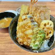 野菜3種・エビ・イカ・白身・ブタが入っております。