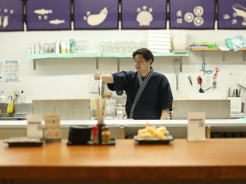 “揚げたて”をそのまま。天ぷらを揚げるライブ感を楽しむことも