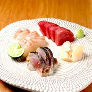 北海道産の魚介を中心に色々な工夫を施したお造り。